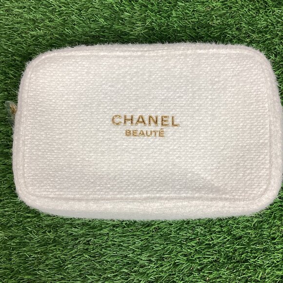 Chanel Holiday Makeup Bag - 2024 Snowflake Zipper - Picture 1 of 16